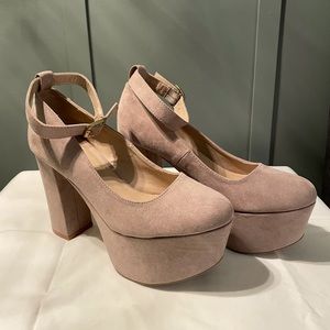 Nude Platform Pumps